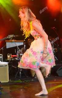 Joss Stone feet photo thumbnail