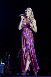 Joss Stone feet photo thumbnail