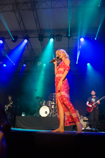 Joss Stone feet photo thumbnail