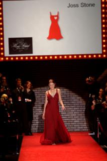 Joss Stone feet photo thumbnail