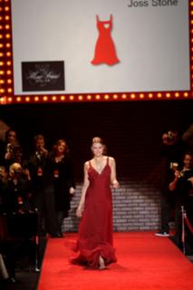 Joss Stone feet photo thumbnail