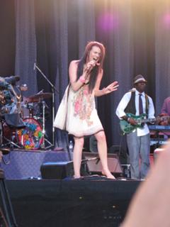 Joss Stone feet photo thumbnail