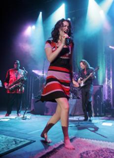Joss Stone feet photo thumbnail