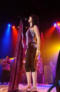 Joss Stone feet photo thumbnail