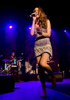 Joss Stone feet photo thumbnail