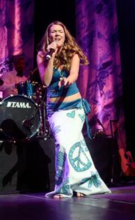 Joss Stone feet photo thumbnail