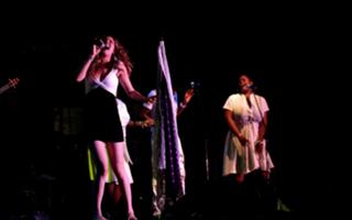 Joss Stone feet photo thumbnail