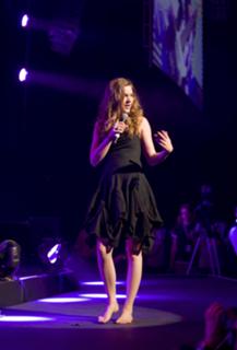 Joss Stone feet photo thumbnail