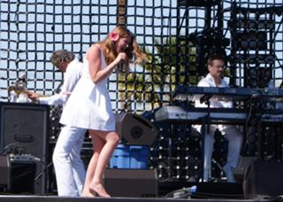 Joss Stone feet photo thumbnail