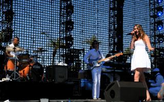 Joss Stone feet photo thumbnail