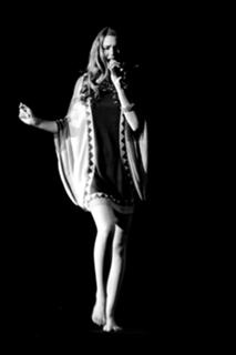 Joss Stone feet photo thumbnail