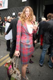 Joss Stone feet photo thumbnail