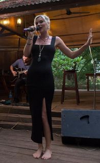 Joss Stone feet photo thumbnail