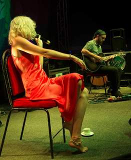 Joss Stone feet photo thumbnail