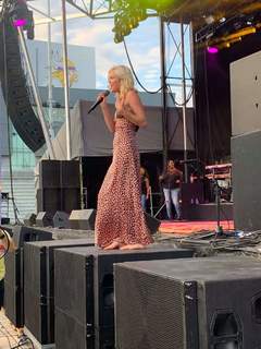 Joss Stone feet photo thumbnail