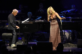 Joss Stone feet photo thumbnail