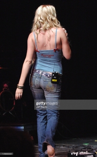 Joss Stone feet photo thumbnail