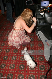 Joss Stone feet photo thumbnail