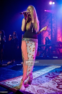 Joss Stone feet photo thumbnail