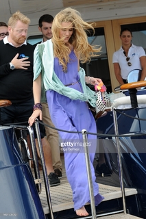 Joss Stone feet photo thumbnail