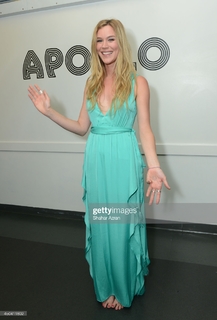 Joss Stone feet photo thumbnail