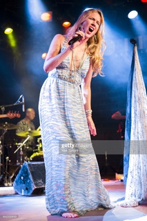 Joss Stone feet photo thumbnail