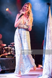 Joss Stone feet photo thumbnail