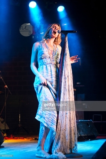 Joss Stone feet photo thumbnail