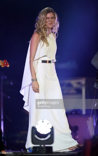 Joss Stone feet photo thumbnail
