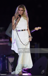 Joss Stone feet photo thumbnail