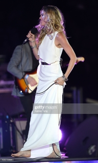 Joss Stone feet photo thumbnail