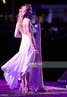 Joss Stone feet photo thumbnail