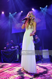 Joss Stone feet photo thumbnail