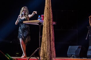 Joss Stone feet photo thumbnail