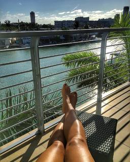 Joséphine Jobert feet photo thumbnail