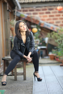 Joséphine Jobert feet photo thumbnail