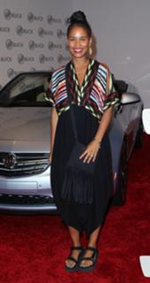 Joy Bryant feet photo thumbnail