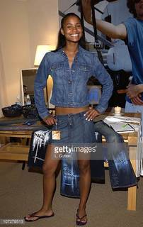 Joy Bryant feet photo thumbnail