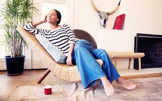 Joy Bryant feet photo thumbnail