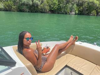 Joy Bryant feet photo thumbnail