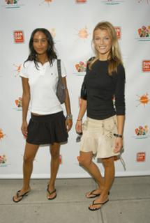 Joy Bryant feet photo thumbnail