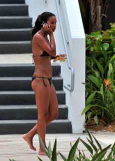 Joy Bryant feet photo thumbnail