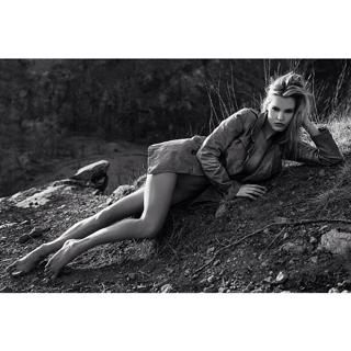 Joy Corrigan feet photo thumbnail