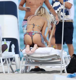 Joy Corrigan feet photo thumbnail