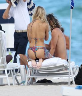 Joy Corrigan feet photo thumbnail