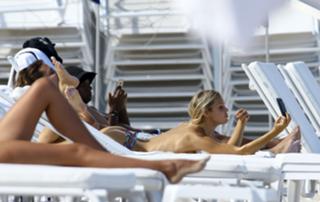 Joy Corrigan feet photo thumbnail