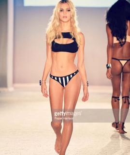 Joy Corrigan feet photo thumbnail