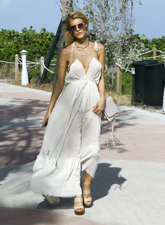 Joy Corrigan feet photo thumbnail