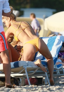 Joy Corrigan feet photo thumbnail