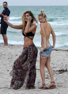 Joy Corrigan feet photo thumbnail